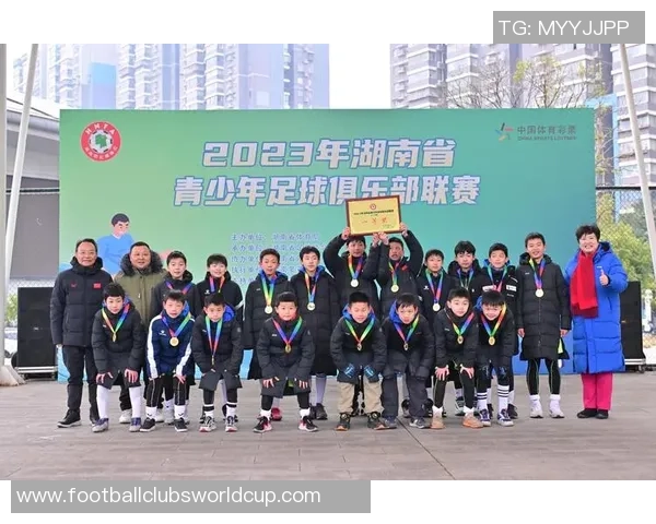 中国与菲律宾的足球对决展现两国文化碰撞与体育精神的精彩瞬间 中国与菲律宾的足球对决展现两国文化碰撞与体育精神的精彩瞬间