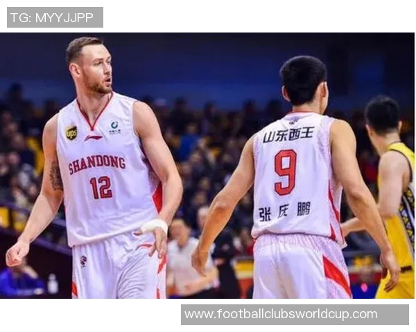 中国男篮迎战立陶宛强强对决引发球迷热议与期待 中国男篮迎战立陶宛强强对决引发球迷热议与期待